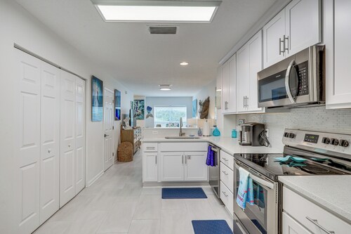 Fernandina Beach Townhome w/ Patio: Walk to Beach!