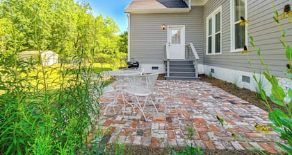 Charming Georgia Cottage ~ 19 Mi to Statesboro!