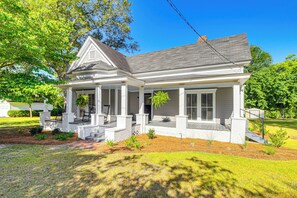 Cottage (2 Bedrooms) | Front of property - Charming Georgia Cottage ~ 19 Mi to Statesboro! (Metter)