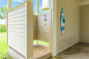 Property grounds - Easy Beach Access in Pirates Beach w/ Huge Deck, Cargo Lift, Loft, Dog Friendly (Galveston)