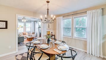 House (2 Bedrooms) | Interior