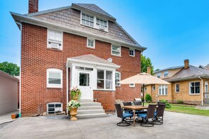 Front of property - Walkable Zelienople Home w/ Patio & Grill! (Zelienople)