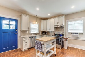 Interior - Walkable Zelienople Home w/ Patio & Grill! (Zelienople)