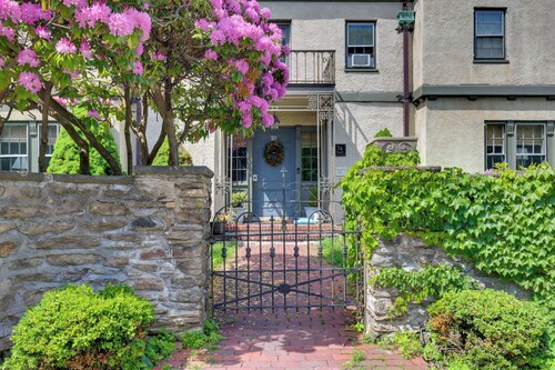 Shared Hot Tub: Historic Cottage, Walk to Elm Park