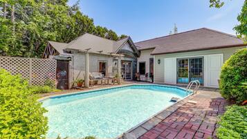 Cottage (2 Bedrooms) | Front of property