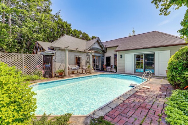 Cottage (2 Bedrooms) | Front of property