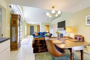 Cottage (2 Bedrooms) | Interior