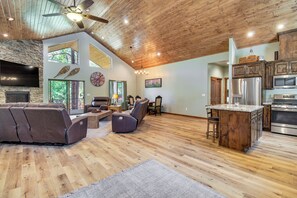 House (3 Bedrooms) | Interior