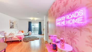 Apartment (2 Bedrooms) | Front of property