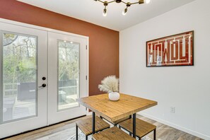 Apartment (2 Bedrooms) | Interior - Convenient Bryan Townhome w/ Patio < 3 Mi to A&m! (Bryan)