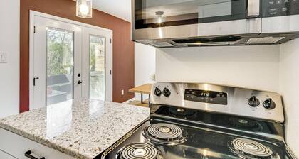 Convenient Bryan Townhome w/ Patio < 3 Mi to A&m!