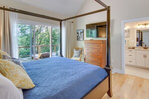 House (2 Bedrooms) | Interior - Modern Hendersonville Home: Deck & Mountain Views! (Hendersonville)