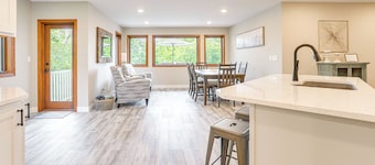 Family-friendly Lakeview Cottage w/ Deck & View