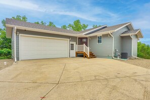 House (4 Bedrooms) | Interior - Family-friendly Lakeview Cottage w/ Deck & View (Yankton)