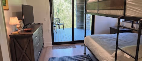 3 bedrooms, iron/ironing board, WiFi