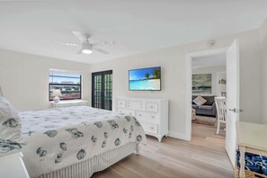 2 Schlafzimmer, Schreibtisch, Bügeleisen/Bügelbrett, Reisekinderbett