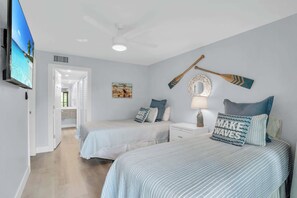2 Schlafzimmer, Schreibtisch, Bügeleisen/Bügelbrett, Reisekinderbett
