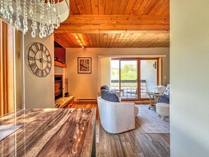 TV, fireplace - Fresh 1 Bedroom, Elevator, Close Walk to Resort Activity! (Crested Butte)