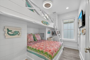4 bedrooms, iron/ironing board, travel cot, free WiFi