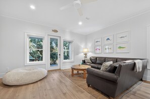 Smart TV, DVD player, books, music library - Luxury 4BR Retreat in Lost Dunes – Gulf Shores (Gulf Shores)