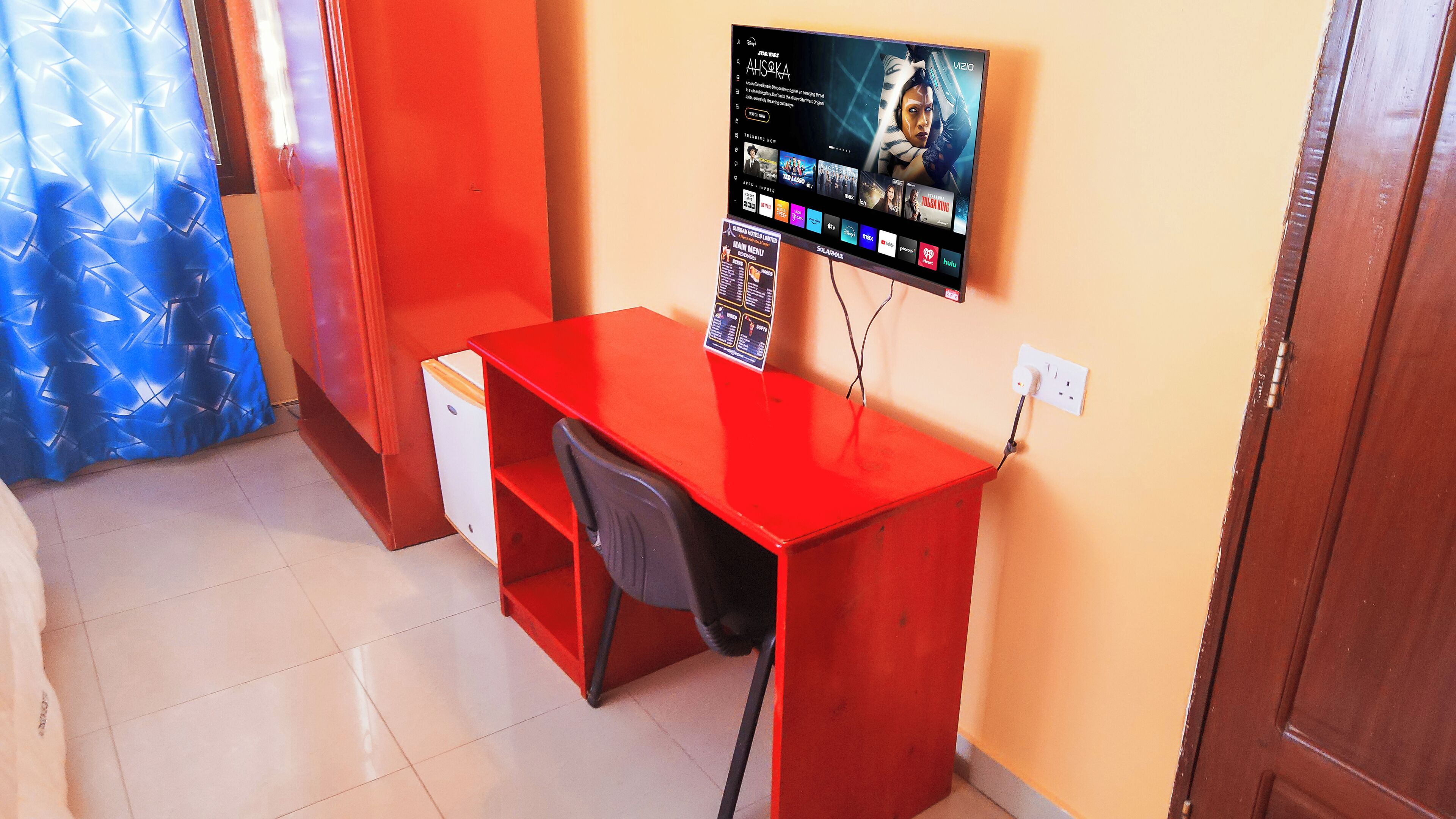 Desk, laptop workspace, soundproofing, free WiFi