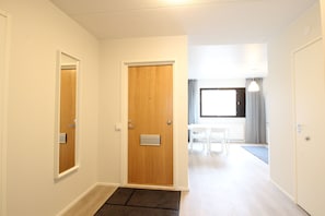 Basic Apartment, Balcony