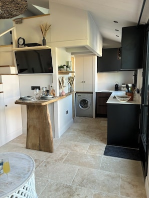 Fridge, microwave, stovetop, dishwasher - Angoulins - Charming cottage with jacuzzi (Angoulins)