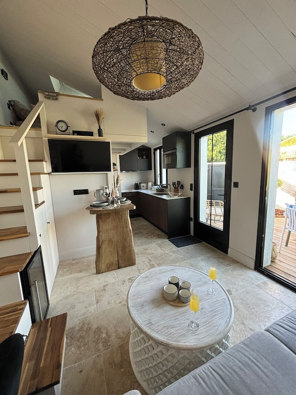 Fridge, microwave, stovetop, dishwasher - Angoulins - Charming cottage with jacuzzi (Angoulins)