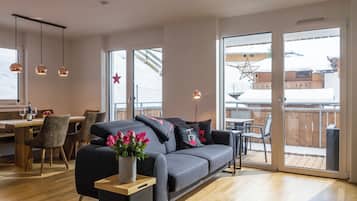 Tv och ett bordtennisbord