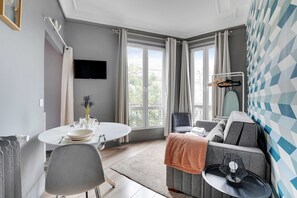 Studio | Living area | 60-inch TV with cable channels