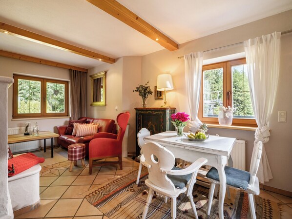 TV, fireplace, ping pong