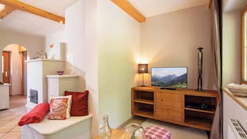 Fernseher, Kamin, Tischtennisplatte