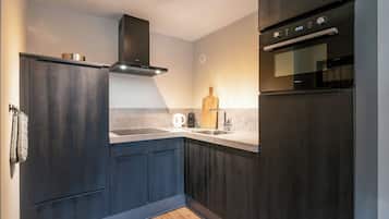 Refrigerador, microondas, horno, placa de cocina