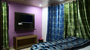 Habitación Deluxe, balcón | Escritorio, espacio para trabajar con laptop y wifi gratis