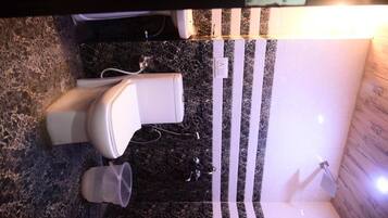 Habitación familiar, balcón | Baño | Jabón