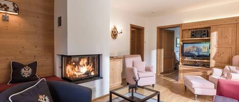 TV, fireplace, ping pong