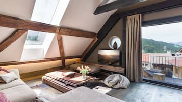 TV, fireplace, table tennis