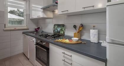 Countryside Apartment Giani
