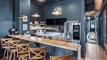 冰箱、微波炉、烤箱、炉灶