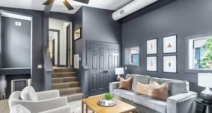 Butchertown Bourbon House: Speakeasy/Sports Bar