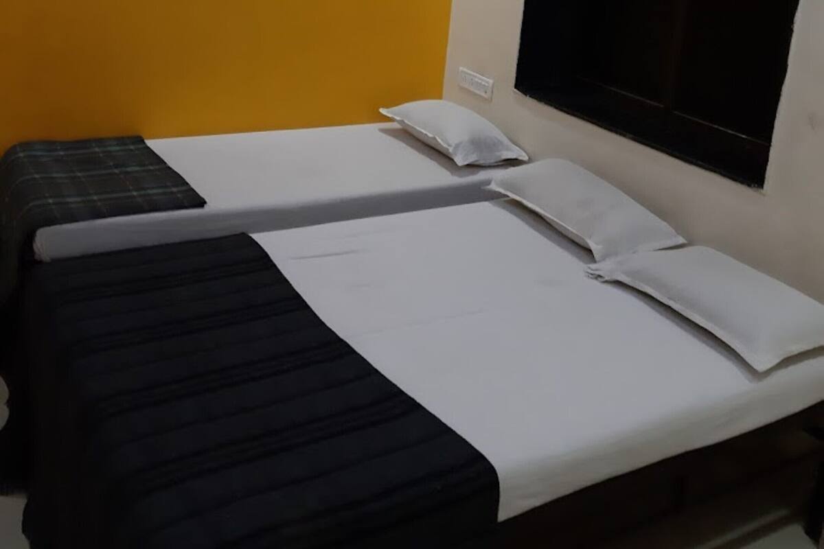 Standard Double Room | Free WiFi, bed sheets