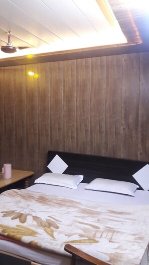 Standard Triple Room | Free WiFi, bed sheets - Hotel Sai View Shirdi (Rahata)