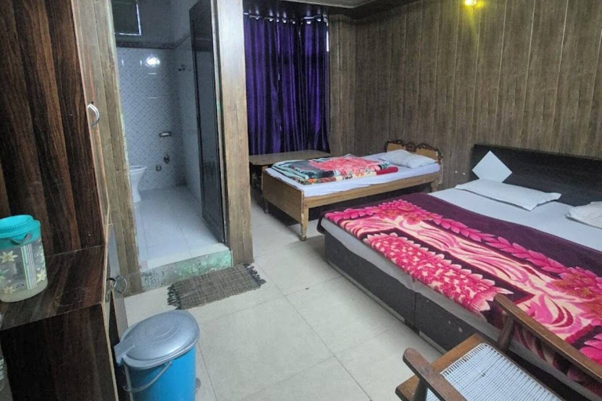 Standard Double Room | Free WiFi, bed sheets