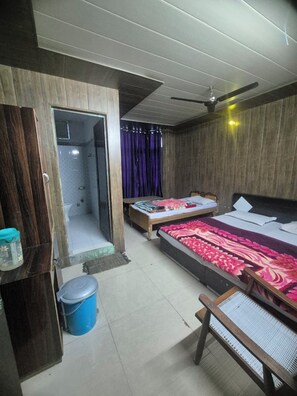 Free WiFi, bed sheets - Hotel Sai View Shirdi (Rahata)