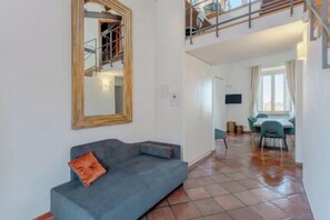 Smart TV - Authentic Architectural Gem in the Heart of Rome
 (Roma)