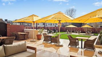 Breakfast, lunch and dinner served