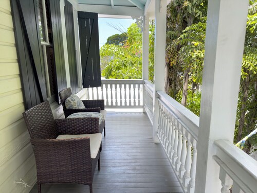 Tropical Utopia by RENT KEY WEST VACATIONS -Quiet/Gated/Pool/Balcony/Pet friendl