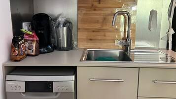 Fridge, microwave, dishwasher, cookware/dishes/utensils
