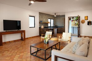 TV - Villa Ysabel: Remodeled Ocean-View Pedregal Escape (Cabo San Lucas)