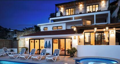 Villa Ysabel: Remodeled Ocean-View Walk to town